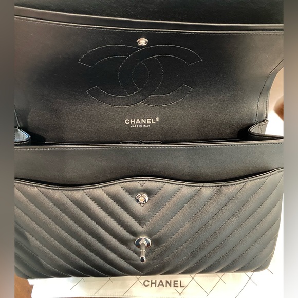 Chanel Classic Double Flap Chevron Jumbo Calfskin Bag in Black from 22C - Rare - Picture 12 of 17